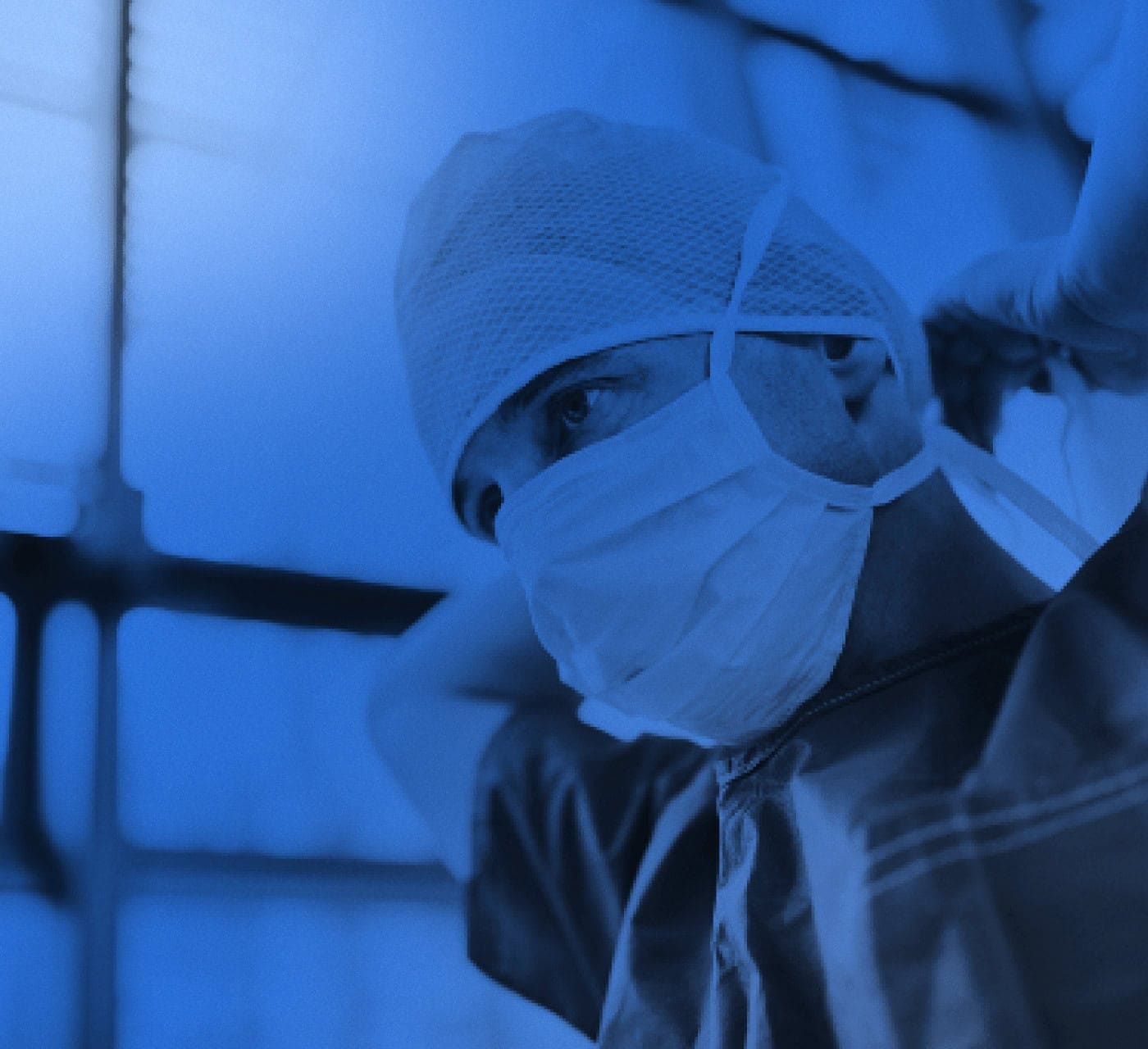 surgeron putting a facemask on